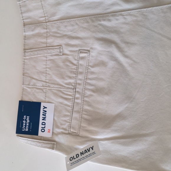 New Old Navy Lived In 9" Shorts - Size 32 - Picture 2 of 4